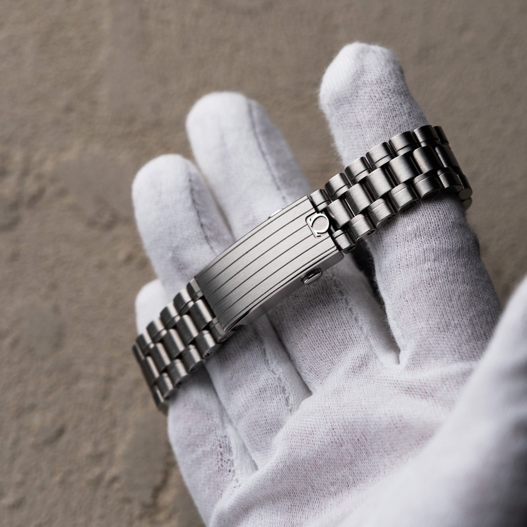 Omega Speedmaster Silver Snoopy Bracelet Micro Adjust buckle